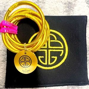 New with Tags set of 9 Budha Girl All Weather Bangle Bracelets size Small